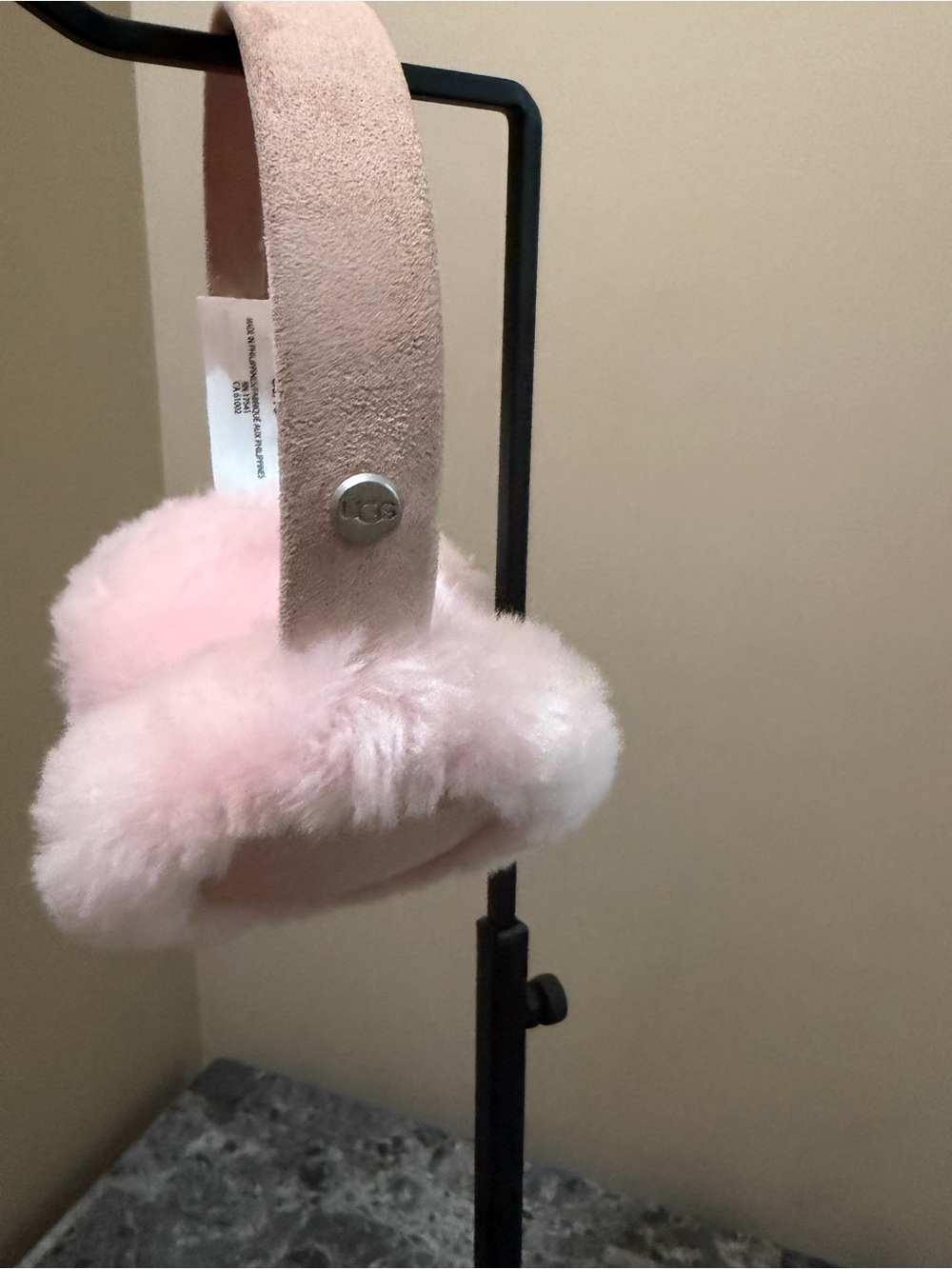 UGG Blush Pink Sheepskin Ear Muffs with Box - Picture 4 of 6